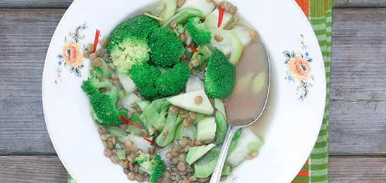 Recept van het Voedingscentrum: Linzensoep met pittige groente